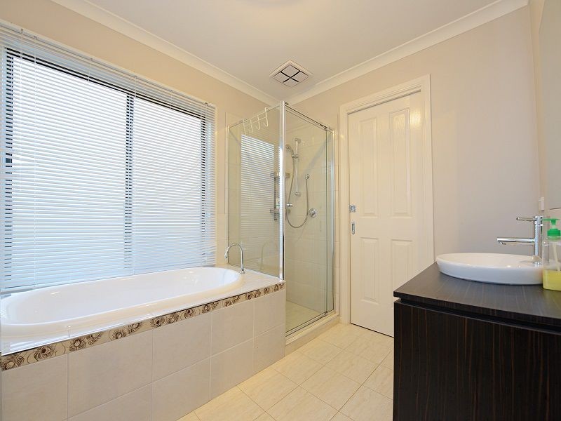 5 Merriwee Chase, Sandhurst VIC 3977