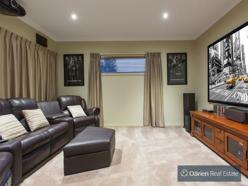 19 Barton Drive, Sandhurst VIC 3977