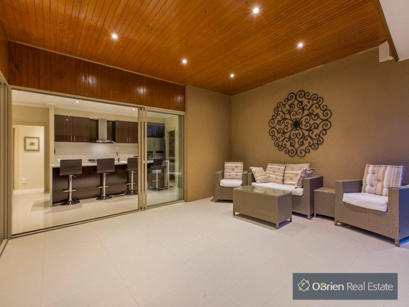 19 Barton Drive, Sandhurst VIC 3977