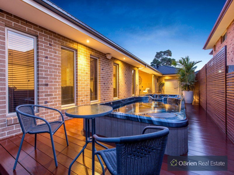 19 Barton Drive, Sandhurst VIC 3977