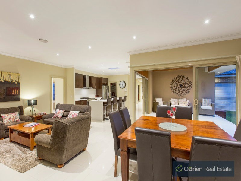 19 Barton Drive, Sandhurst VIC 3977