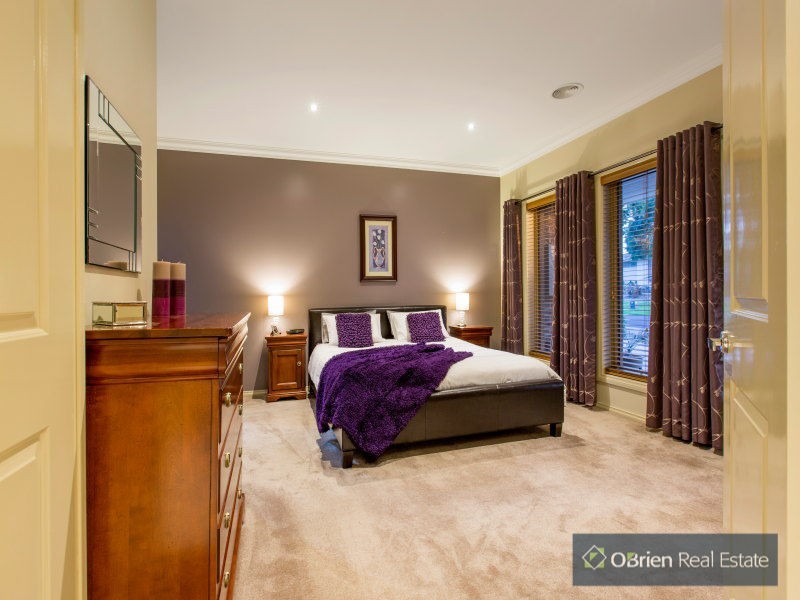 19 Barton Drive, Sandhurst VIC 3977