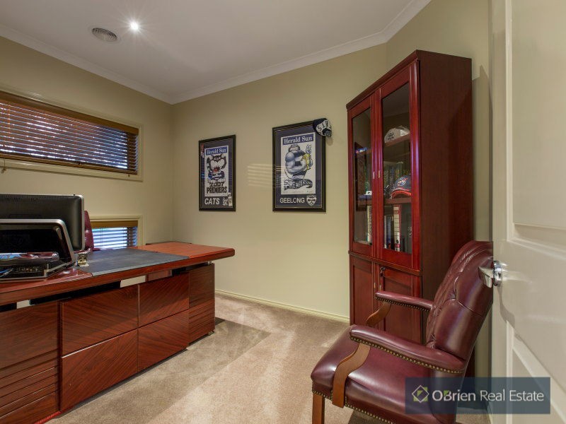 19 Barton Drive, Sandhurst VIC 3977