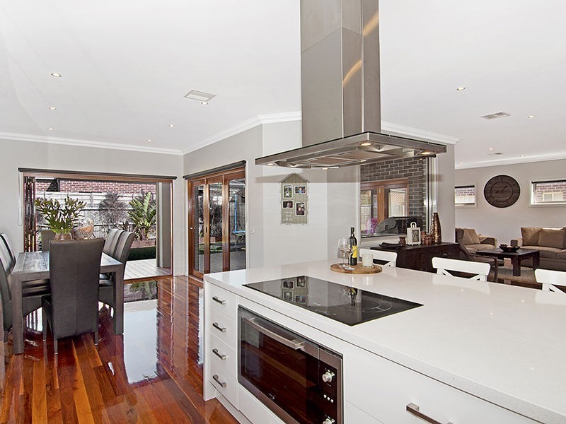 17 Sandarra Boulevard, Sandhurst VIC 3977