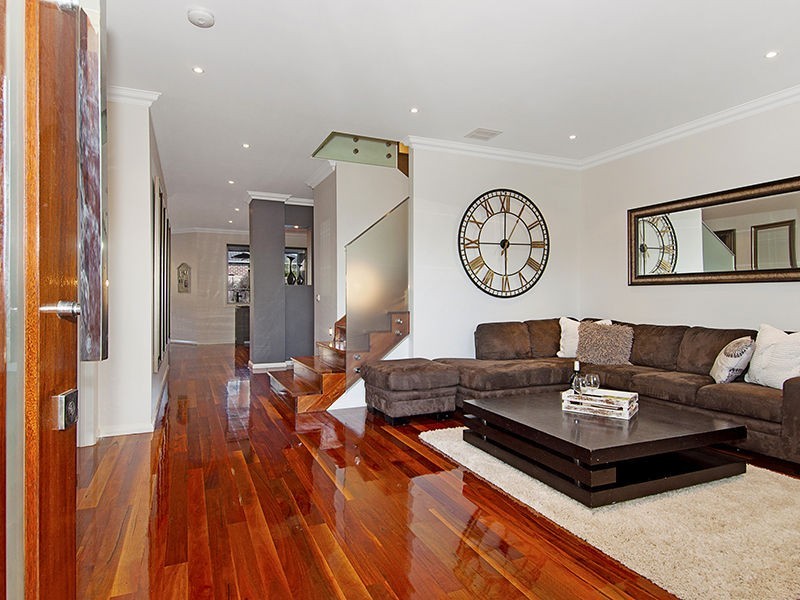 17 Sandarra Boulevard, Sandhurst VIC 3977