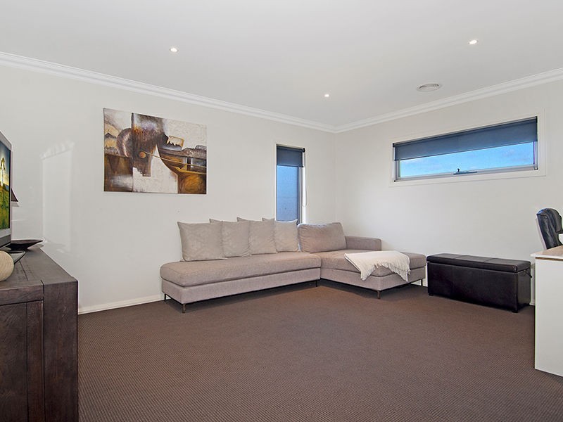 17 Sandarra Boulevard, Sandhurst VIC 3977