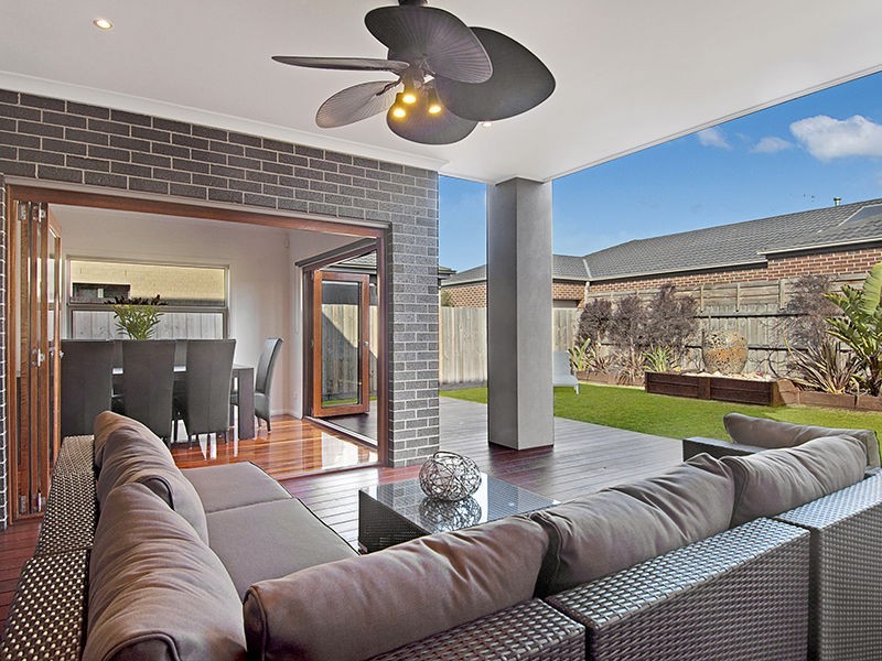 17 Sandarra Boulevard, Sandhurst VIC 3977