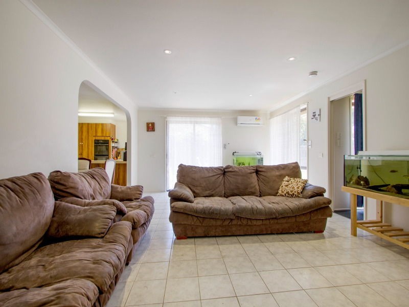 72 Silvertop Crescent, Frankston North VIC 3200