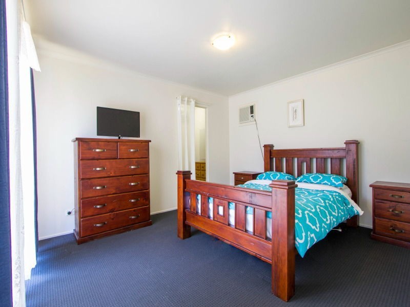 72 Silvertop Crescent, Frankston North VIC 3200