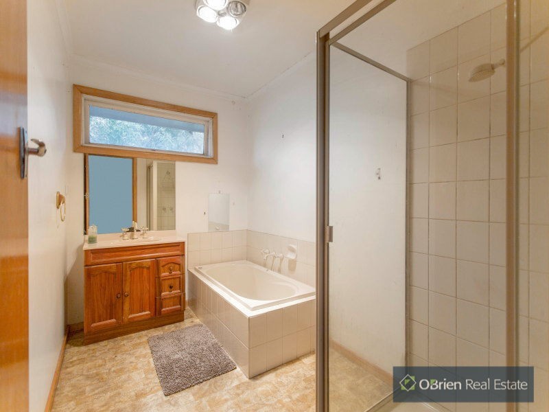 9 Oaklands Crescent, Frankston VIC 3199