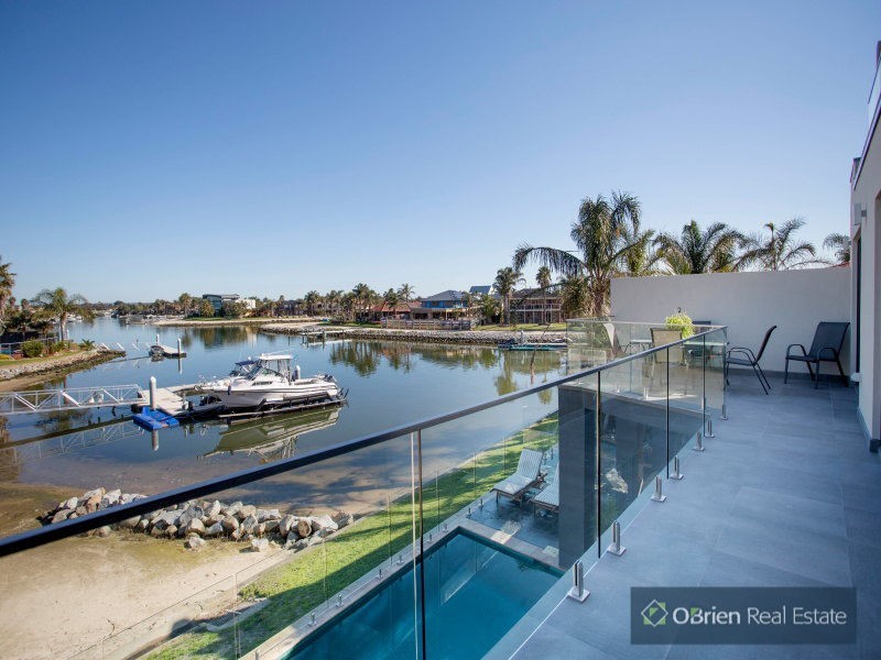 2 Salmon Bay, Patterson Lakes VIC 3197