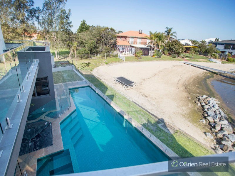 2 Salmon Bay, Patterson Lakes VIC 3197