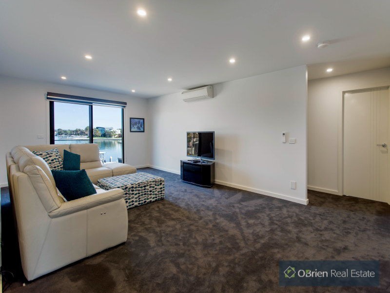 2 Salmon Bay, Patterson Lakes VIC 3197