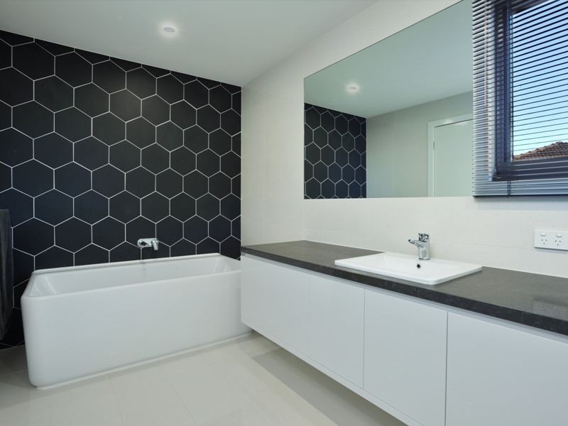2 Salmon Bay, Patterson Lakes VIC 3197