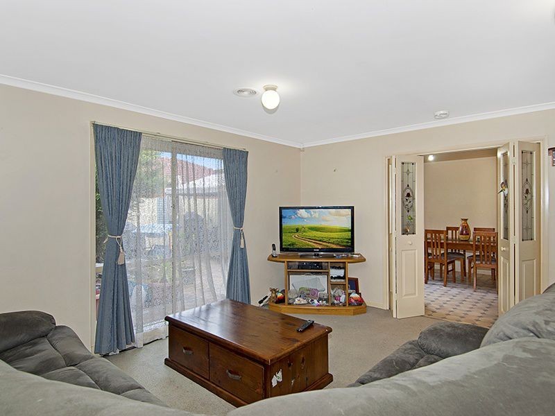 33 Manchester Drive, Skye VIC 3977