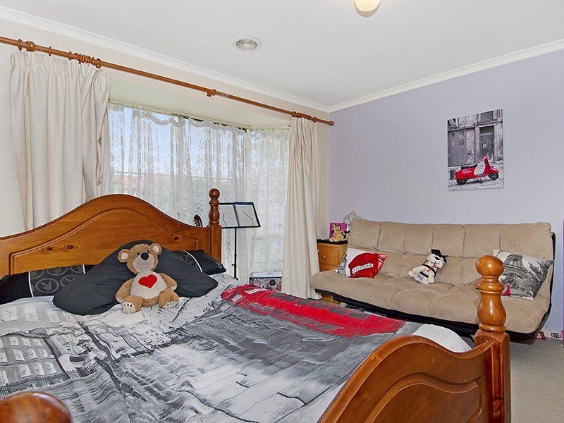 33 Manchester Drive, Skye VIC 3977