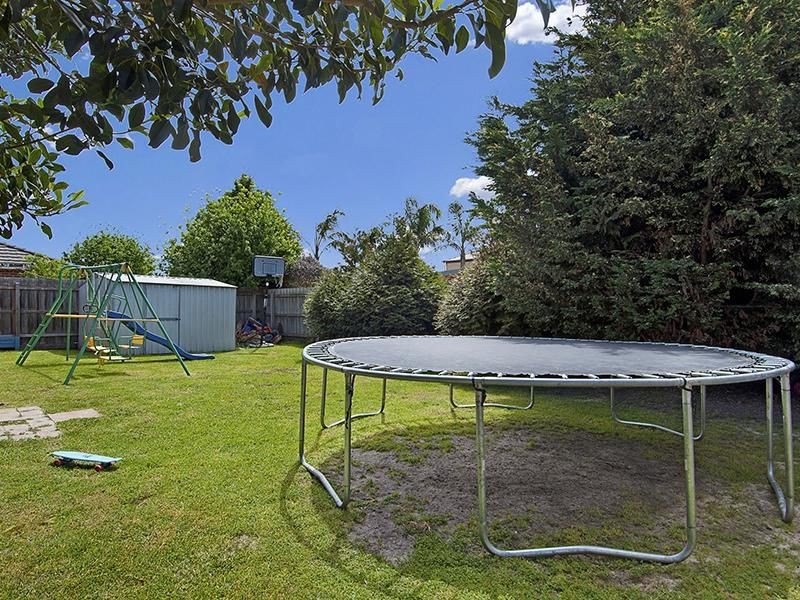 33 Manchester Drive, Skye VIC 3977