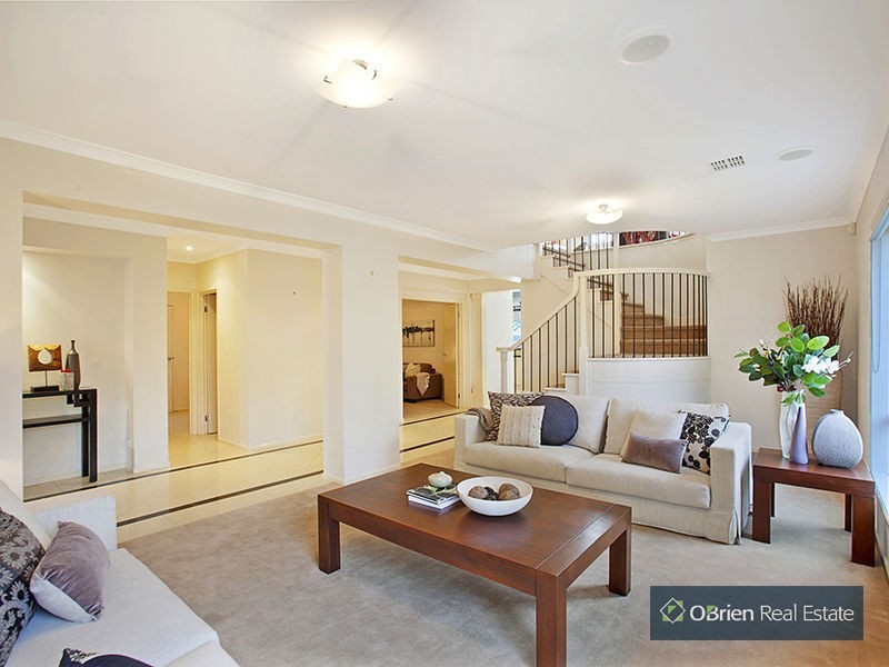 5 Lake King Circle, Waterways VIC 3195