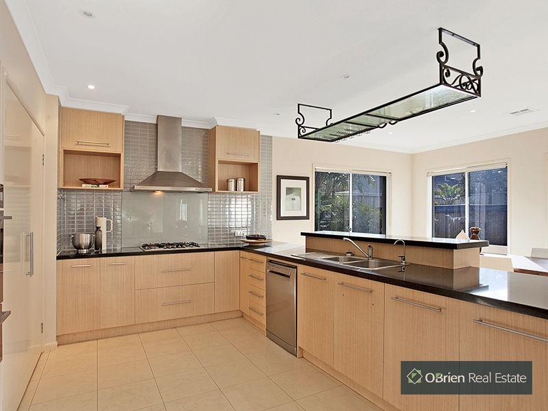 5 Lake King Circle, Waterways VIC 3195