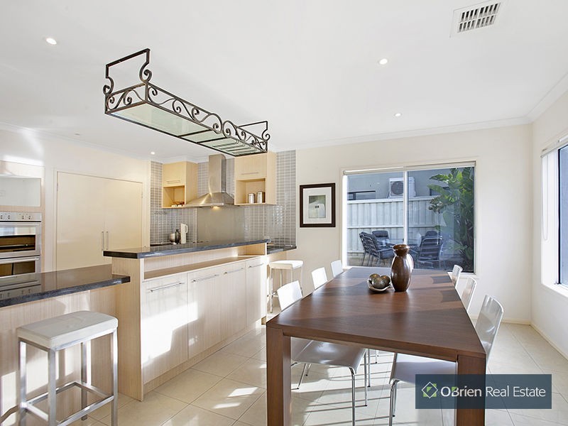 5 Lake King Circle, Waterways VIC 3195