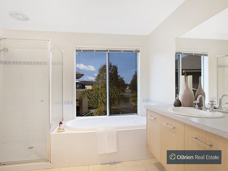 5 Lake King Circle, Waterways VIC 3195