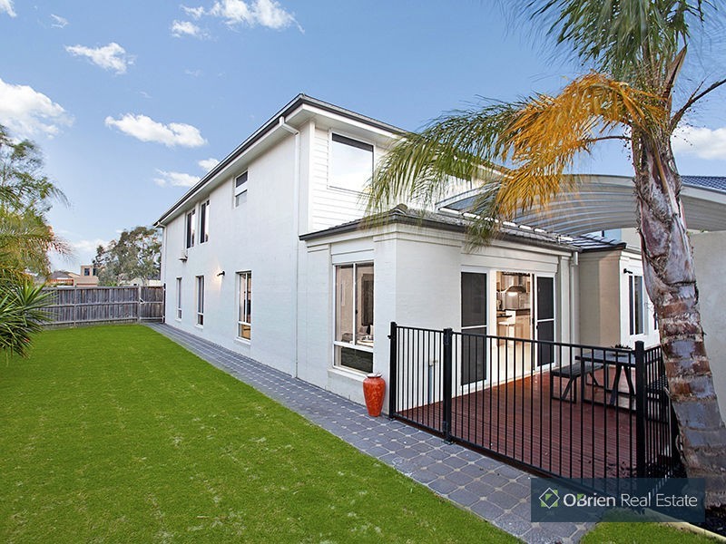 5 Lake King Circle, Waterways VIC 3195