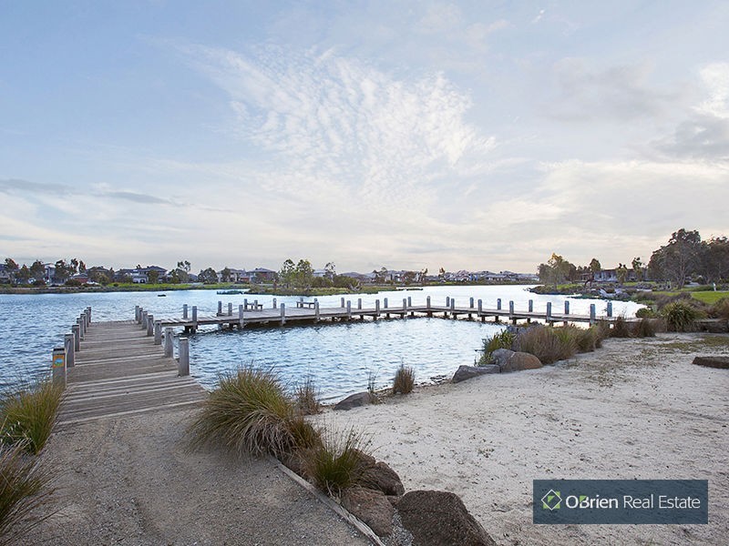 5 Lake King Circle, Waterways VIC 3195
