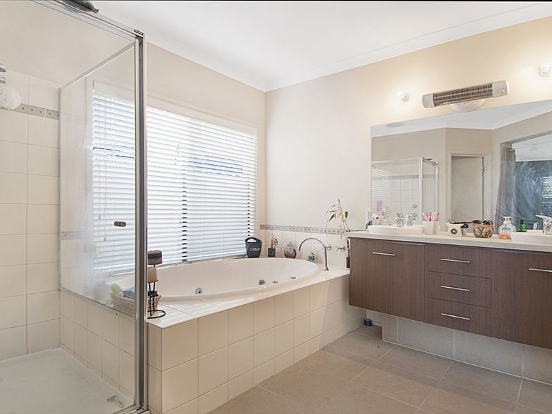 40 Diamond Parade, Skye VIC 3977