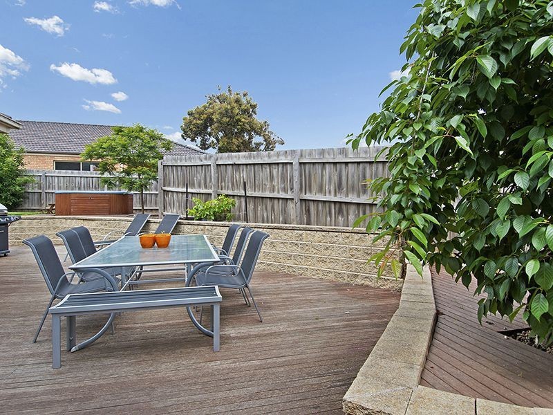 37 Clifton Park Drive, Carrum Downs VIC 3201