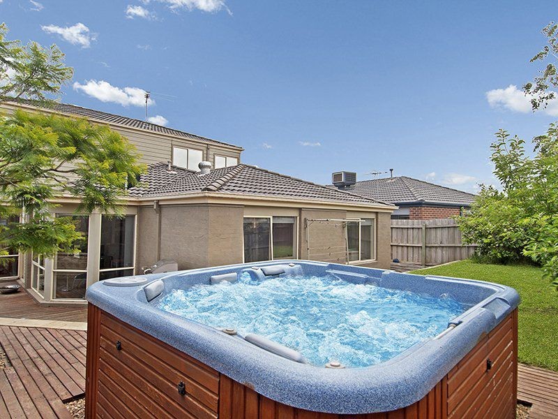 37 Clifton Park Drive, Carrum Downs VIC 3201