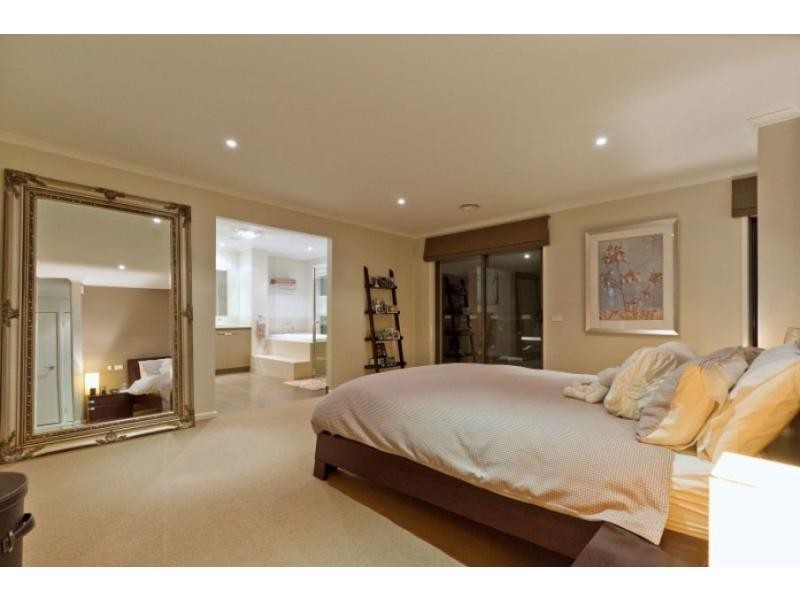 11 Feathery Grove, Sandhurst VIC 3977