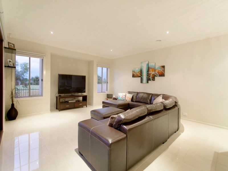 244 Sandhurst Boulevard, Sandhurst VIC 3977