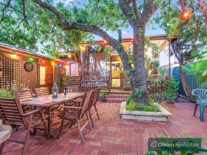 18 Crown Road, Bonbeach VIC 3196