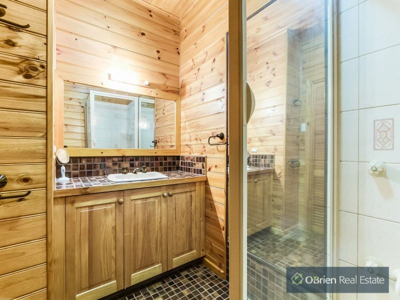 18 Crown Road, Bonbeach VIC 3196