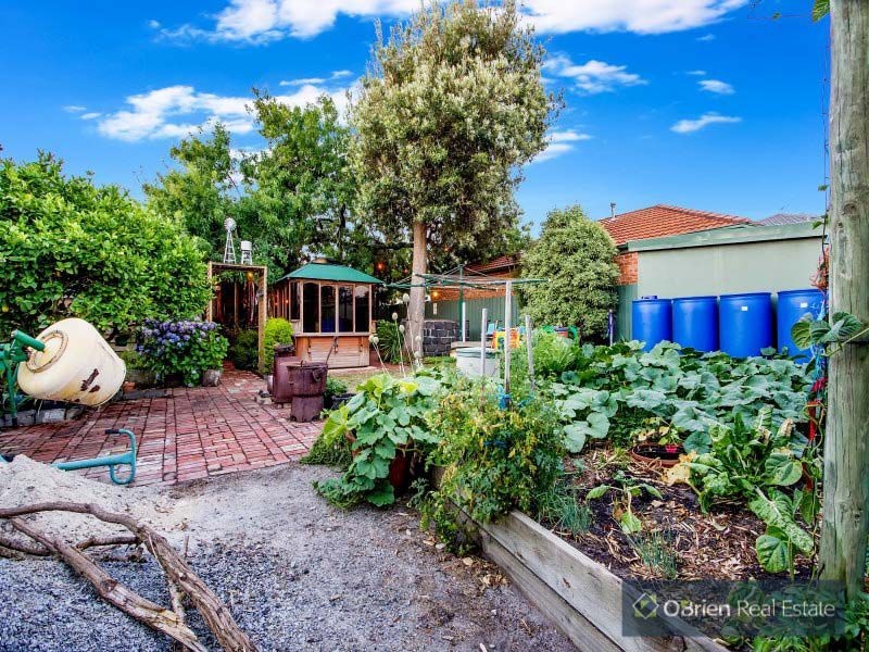 18 Crown Road, Bonbeach VIC 3196