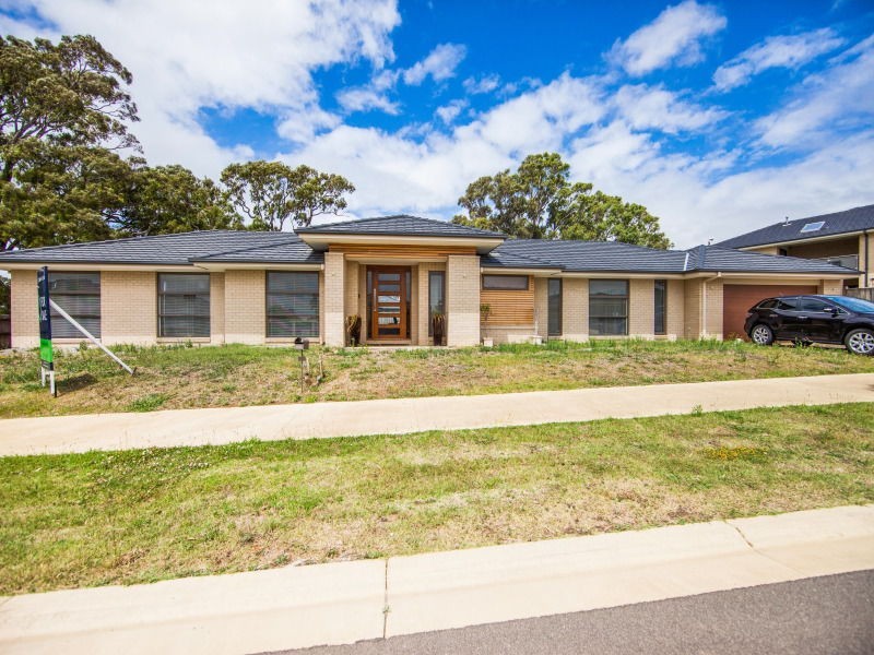 3 Clarence Court, Sandhurst VIC 3977