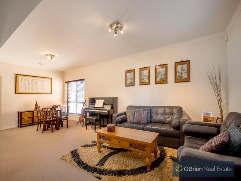 90 Lake View Boulevard, Keysborough VIC 3173