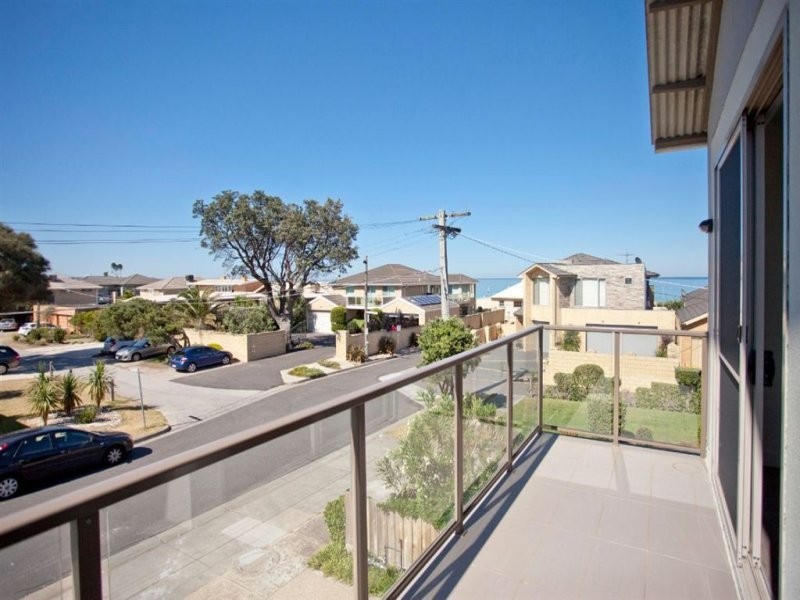 2/5 Lord Weaver Grove, Bonbeach VIC 3196