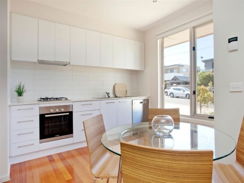 2/5 Lord Weaver Grove, Bonbeach VIC 3196