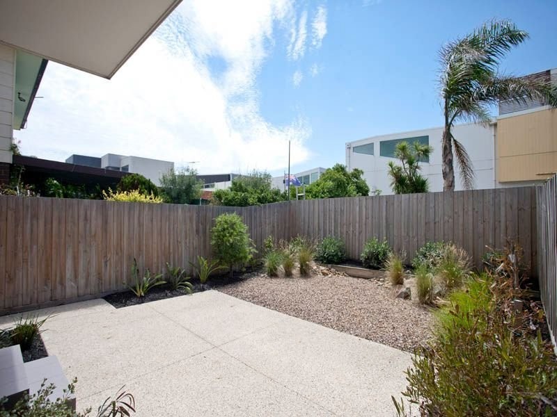 2/5 Lord Weaver Grove, Bonbeach VIC 3196