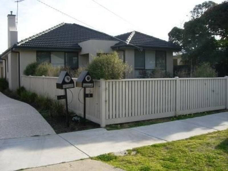 2 Cross Road, Chelsea VIC 3196