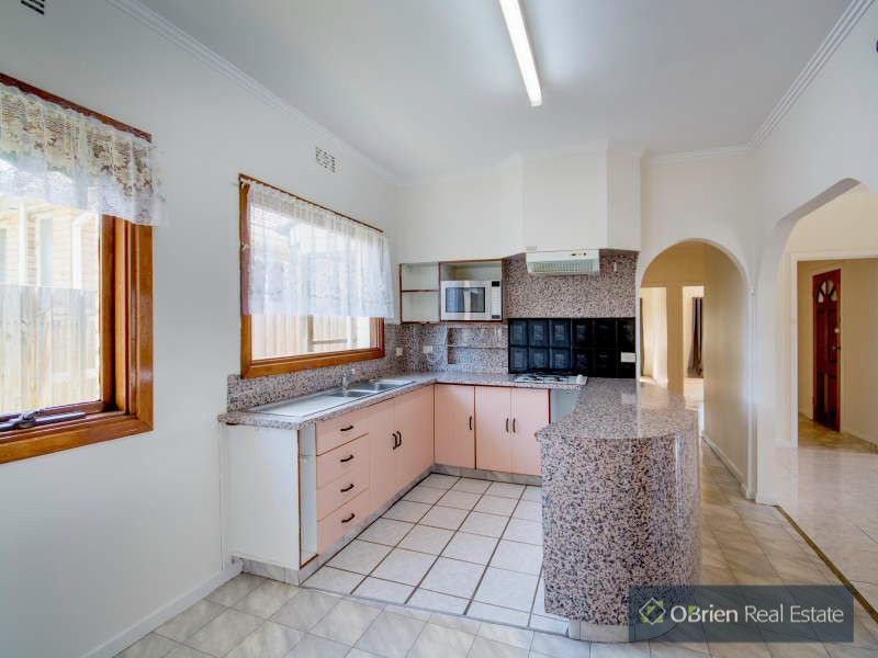 18 Robinsons Road, Seaford VIC 3198