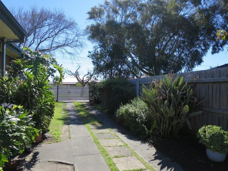 18 Robinsons Road, Seaford VIC 3198