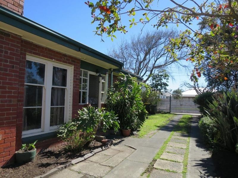 18 Robinsons Road, Seaford VIC 3198