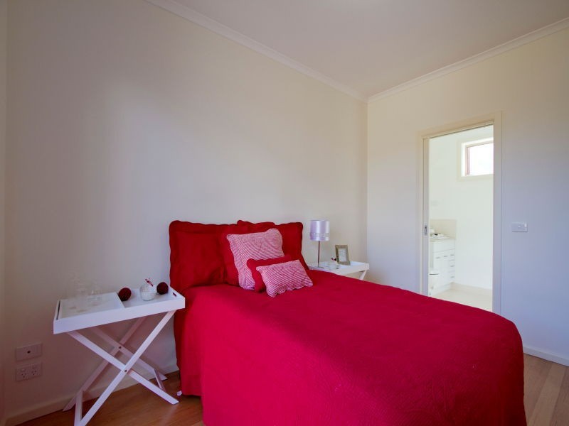 2 Toulon Court, Bonbeach VIC 3196