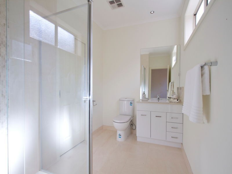 2 Toulon Court, Bonbeach VIC 3196