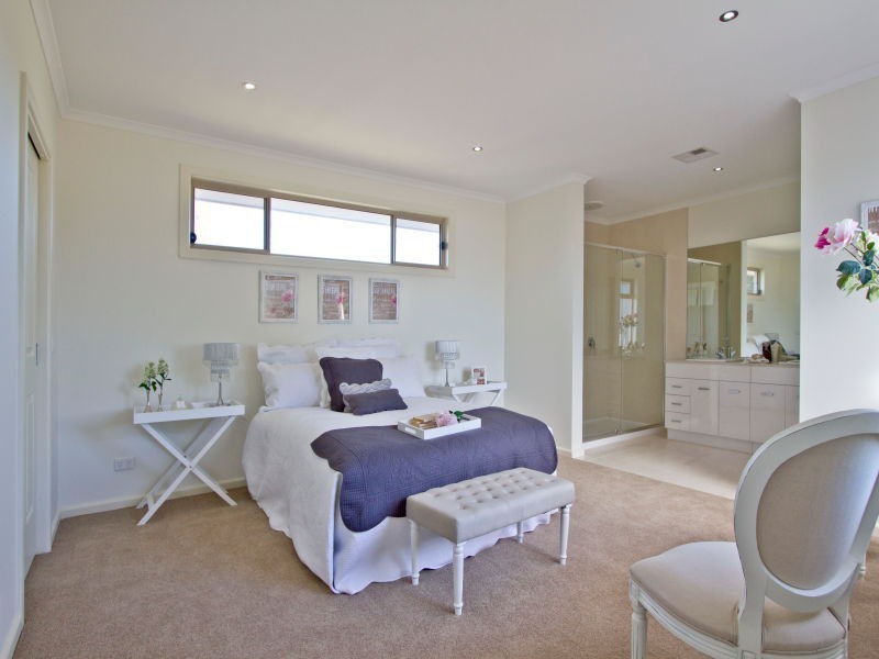 2 Toulon Court, Bonbeach VIC 3196