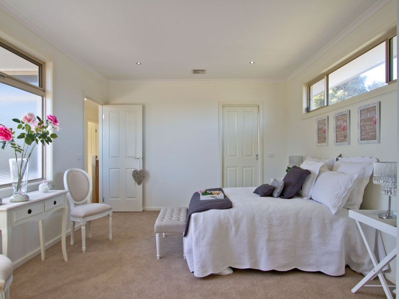 2 Toulon Court, Bonbeach VIC 3196