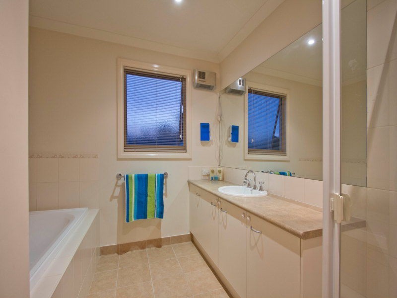 1/64 Broadway, Bonbeach VIC 3196