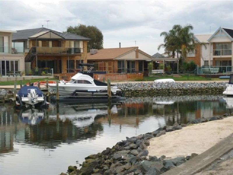 2/10 Rhode Island, Patterson Lakes VIC 3197